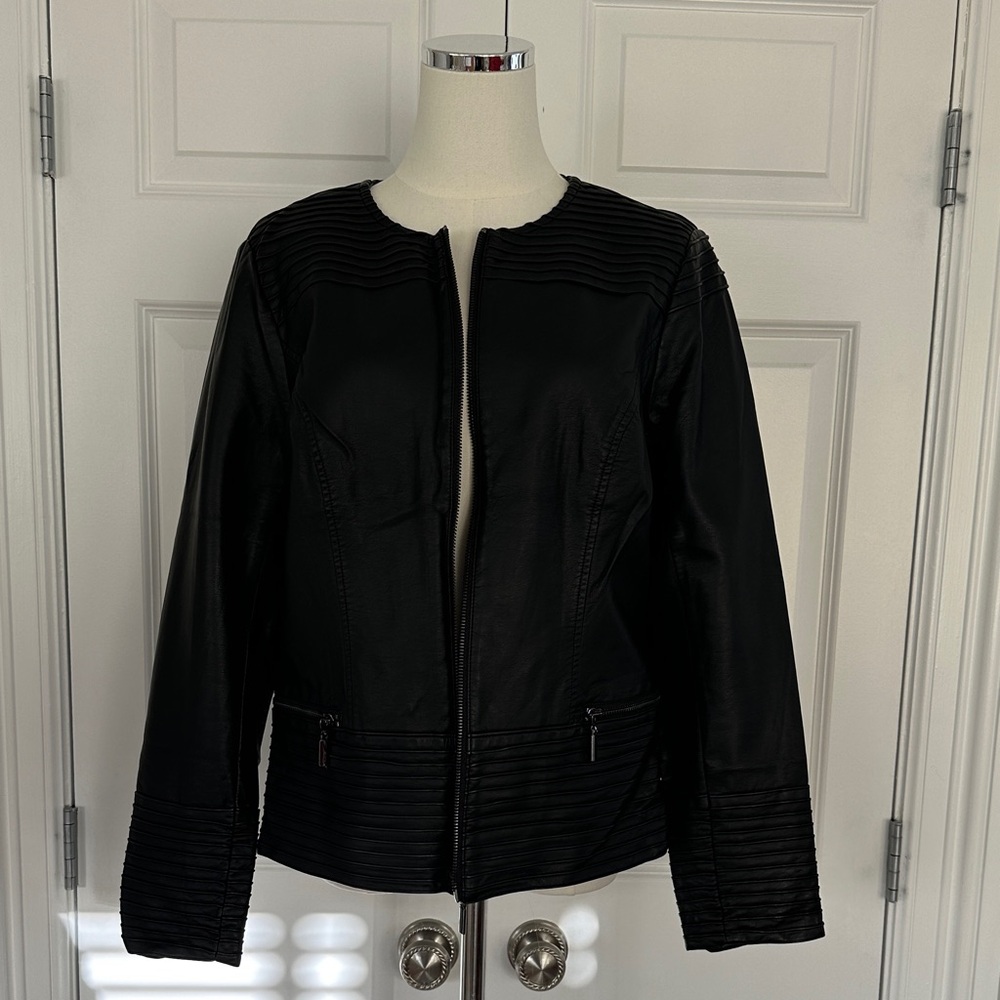 Custom Made Black Round Neck Ribbed Pintuck Leather Moto Biker Jacket Size M